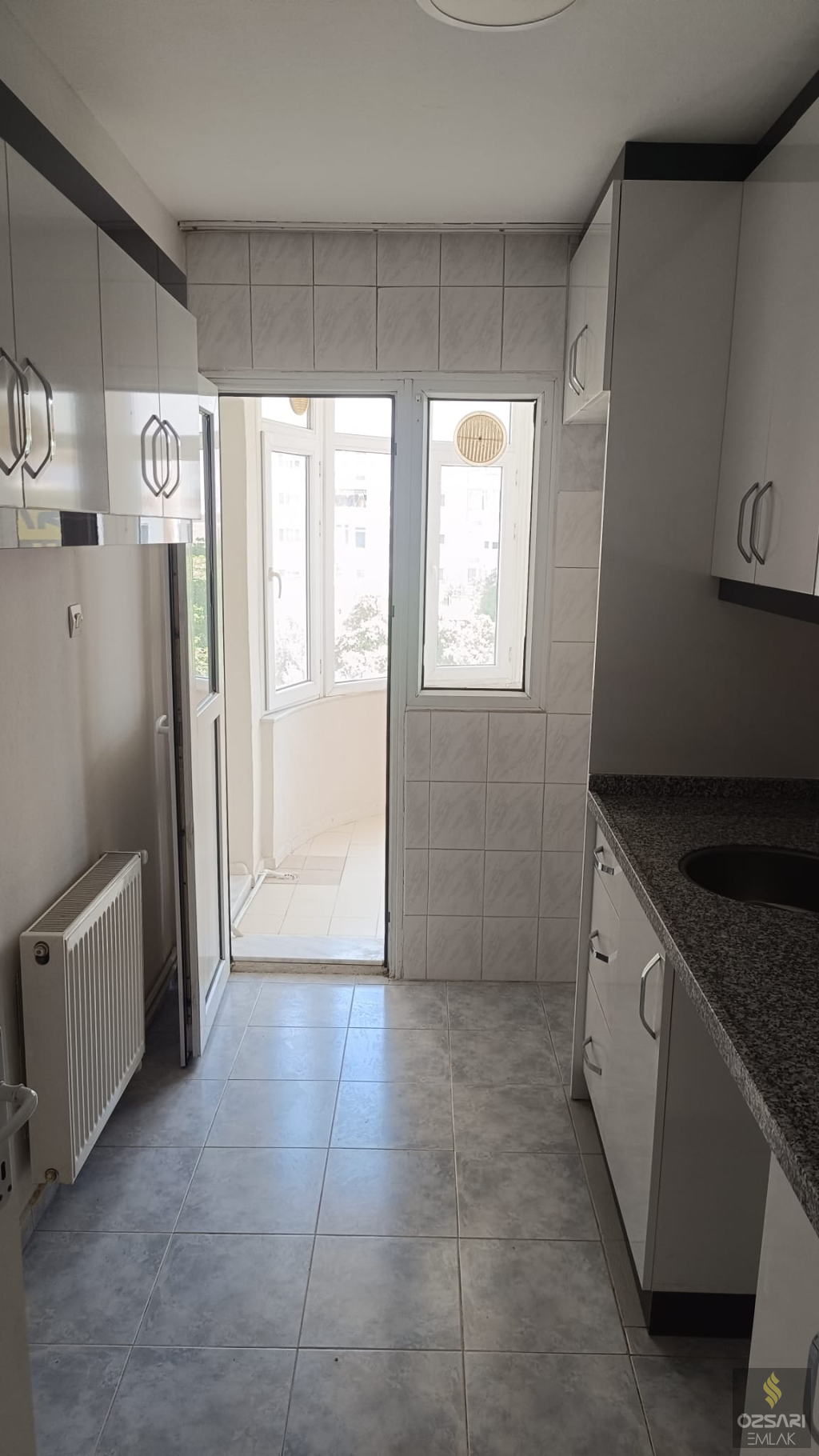 BORNOVA EVKA 4 3+1 DOĞALGAZLI KİRALIK DAİRE