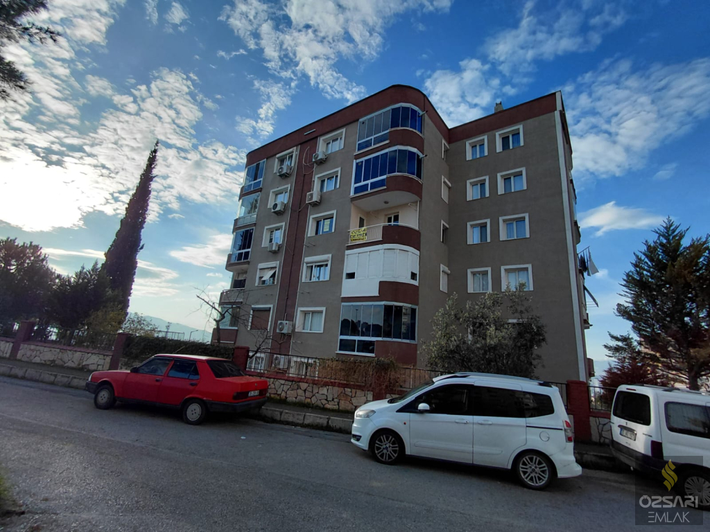 BORNOVA EVKA4 2+1 DOĞALGAZLI FERAH KİRALIK DAİRE
