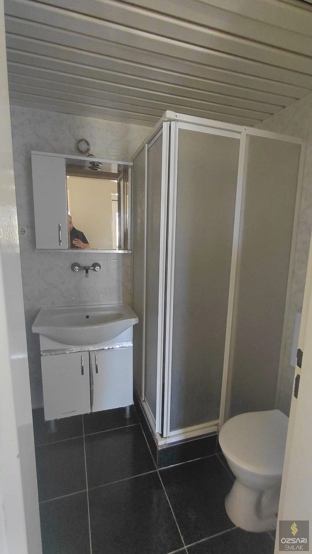BORNOVA EVKA 4 2+1 DOĞALGAZLI FERAH KİRALIK DAİRE