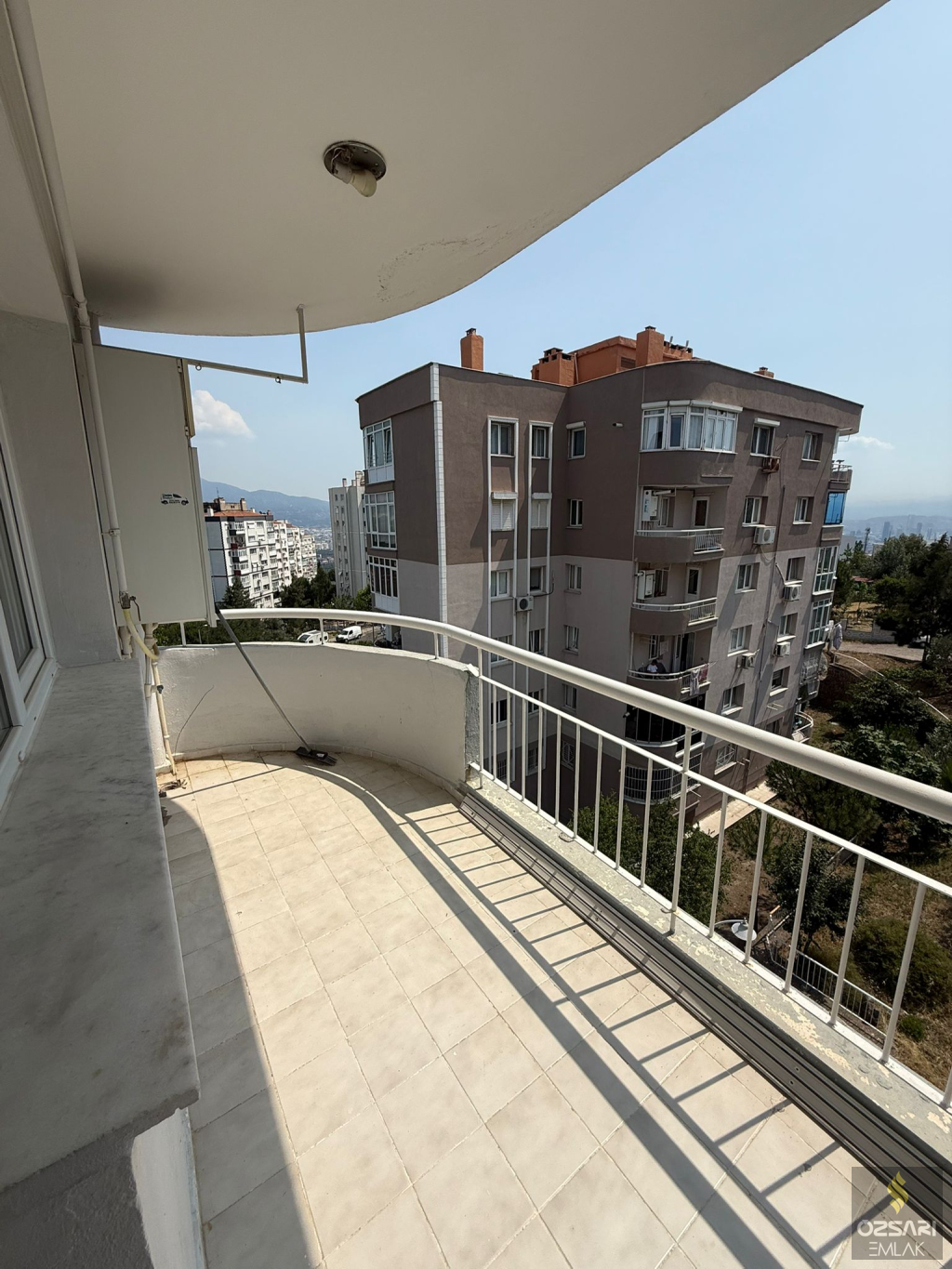 BORNOVA EVKA 4 FULL EŞYALI DOĞALGAZLI KİRALIK DAİRE