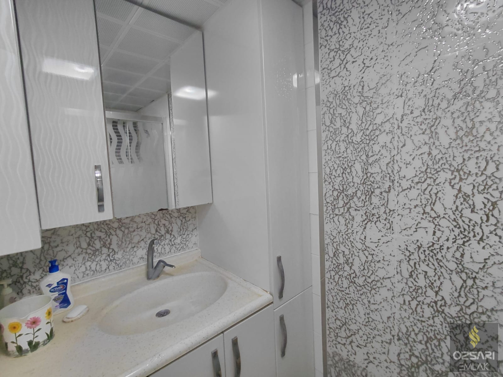 BORNOVA EVKA 4 YAPILI DENİZ MANZARALI 2+1 KAPALI MUTFAK FIRSAT DAİRE