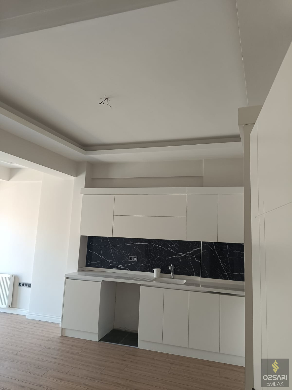 BORNOVA ŞEHİRHASTANESİ KARŞISI ÖZEL TERASLI EBEVEYN BANYOLU GİYİNME ODALI SATILI
