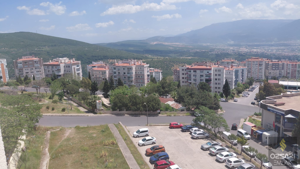 BORNOVA EVKA 4 2+1 DOĞALGAZLI FERAH KİRALIK DAİRE