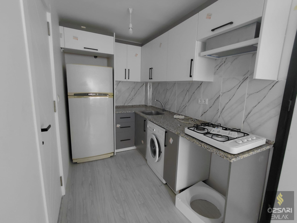 BORNOVA ATATÜRK MAHALLESİNDE 1+1 İKİADET FULL EŞYALI KLİMALI KİRALIK DAİRE YENİ