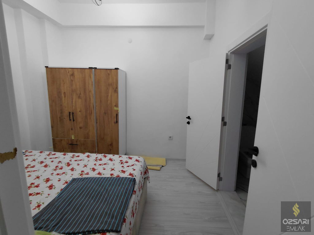 BORNOVA ATATÜRK MAHALLESİNDE 1+1 İKİADET FULL EŞYALI KLİMALI KİRALIK DAİRE YENİ
