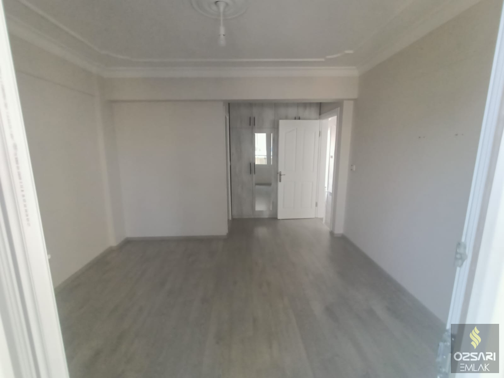 BORNOVA İNÖNU BARBAROS CADDESİNDE EGEYAŞAM EVLERİ SİTESİNDE 3+1FULL YAPILI DAİRE