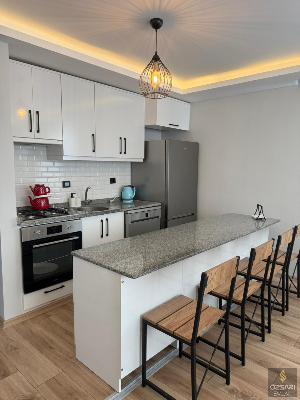 BORNOVA EVKA 4 FULL EŞYALI DOĞALGAZLI KİRALIK DAİRE