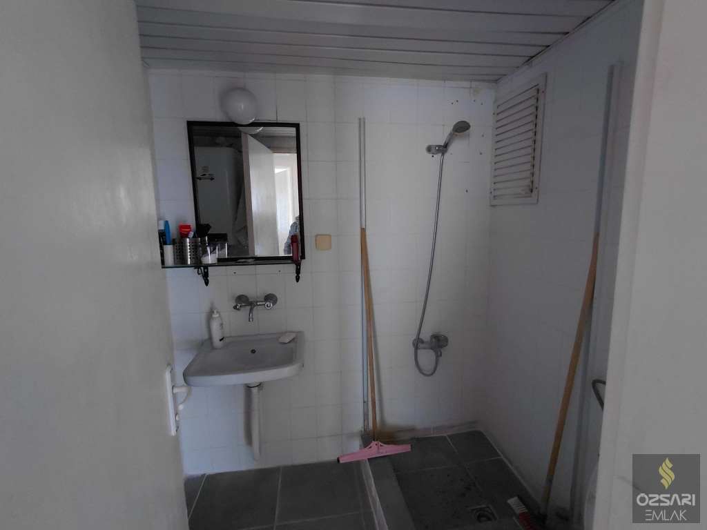 BORNOVA EVKA 4 DE 1+1 FİYATINA 2+1 KAPALI MUTFAK GÜNEY CEPHE SATILIK DAİRE