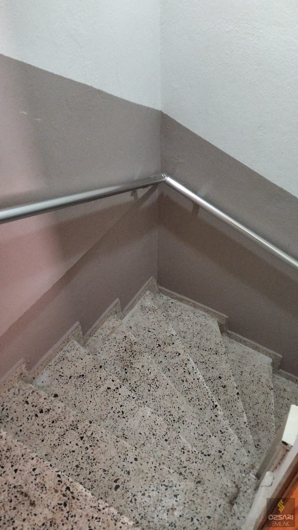 BORNOVA ATATÜRK MAHALLESİNDE KİRALIK TERASLI 1+1 DAİRE