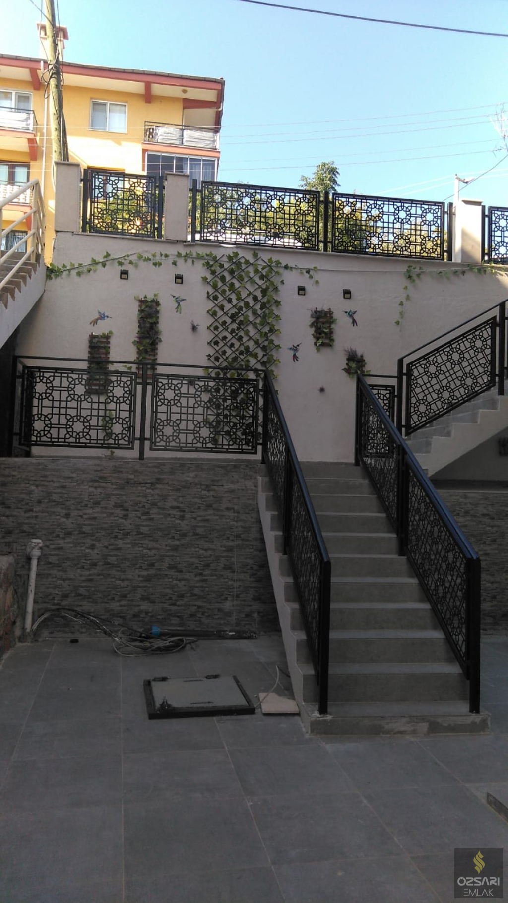 Bornova İnönü mah. 2+1 doğalgazlı klimalı,Deniz ve Bahçe manzaralı kiralık Daire