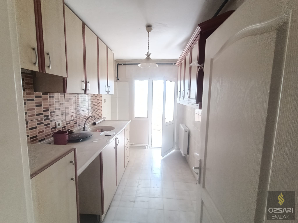 BORNOVA EVKA 4 3+1 DOĞALGAZLI KİRALIK DAİRE