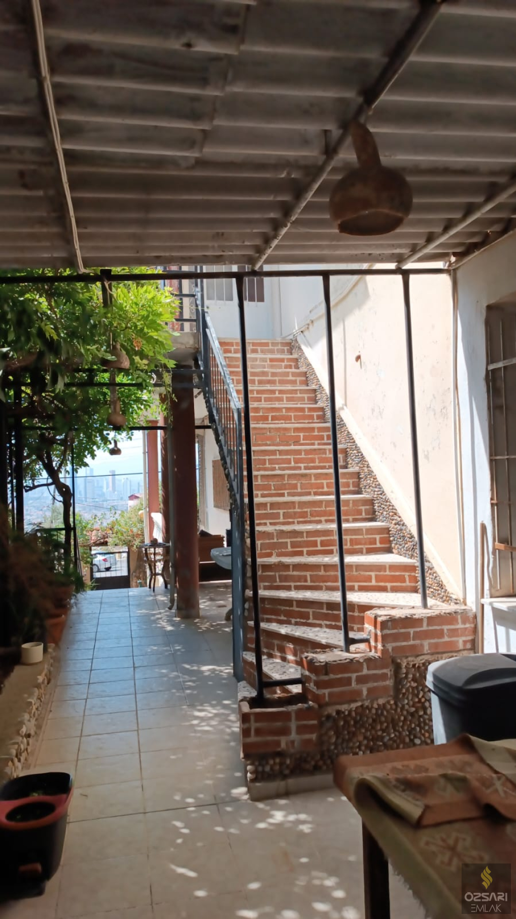 Bornova Atatürk mah deniz manzaralı 3 katlı satılık Bina