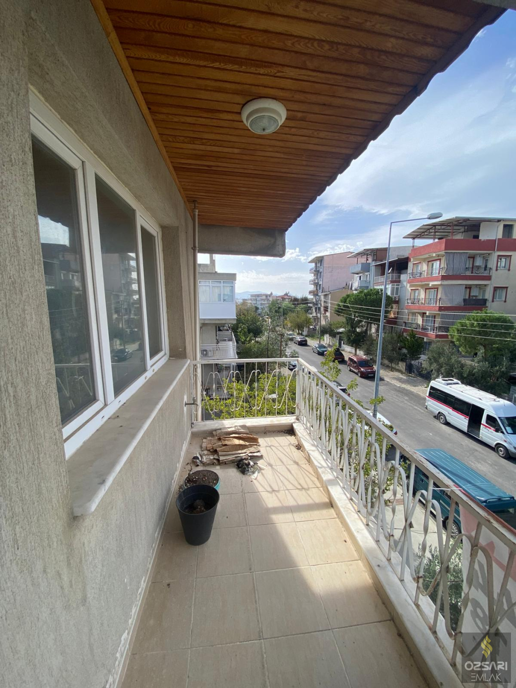 Bornova İnönü Mah. 4katlı 4daireli Komple Satılık Bina