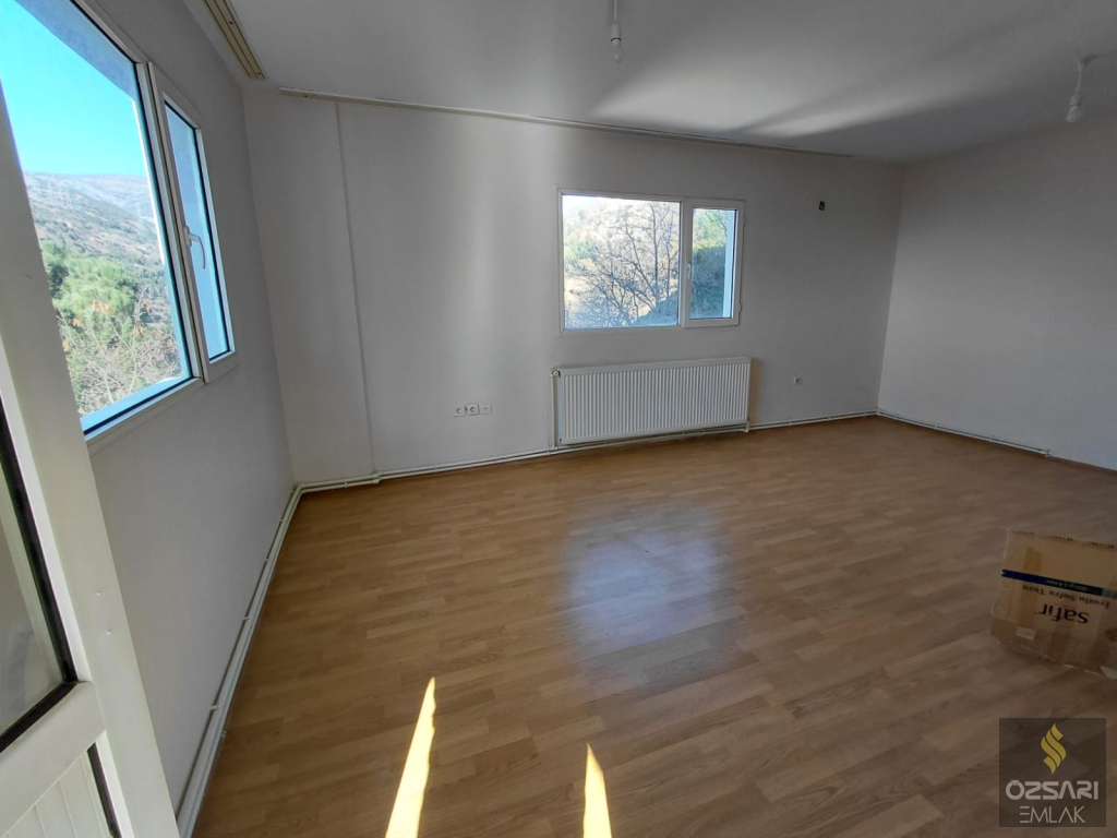 BORNOVA EVKA 4 3+1 GÜNEYCEPHE DOĞALGAZLI TEMİZ KİRALIK DAİRE