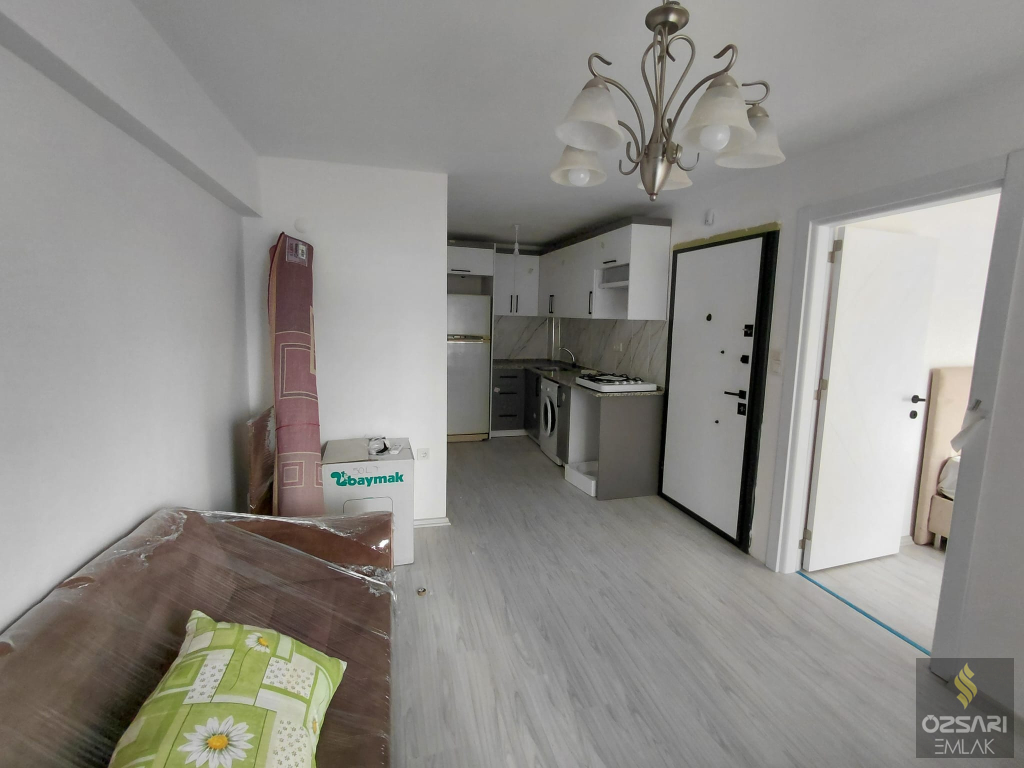 BORNOVA ATATÜRK MAHALLESİNDE 1+1 İKİADET FULL EŞYALI KLİMALI KİRALIK DAİRE YENİ