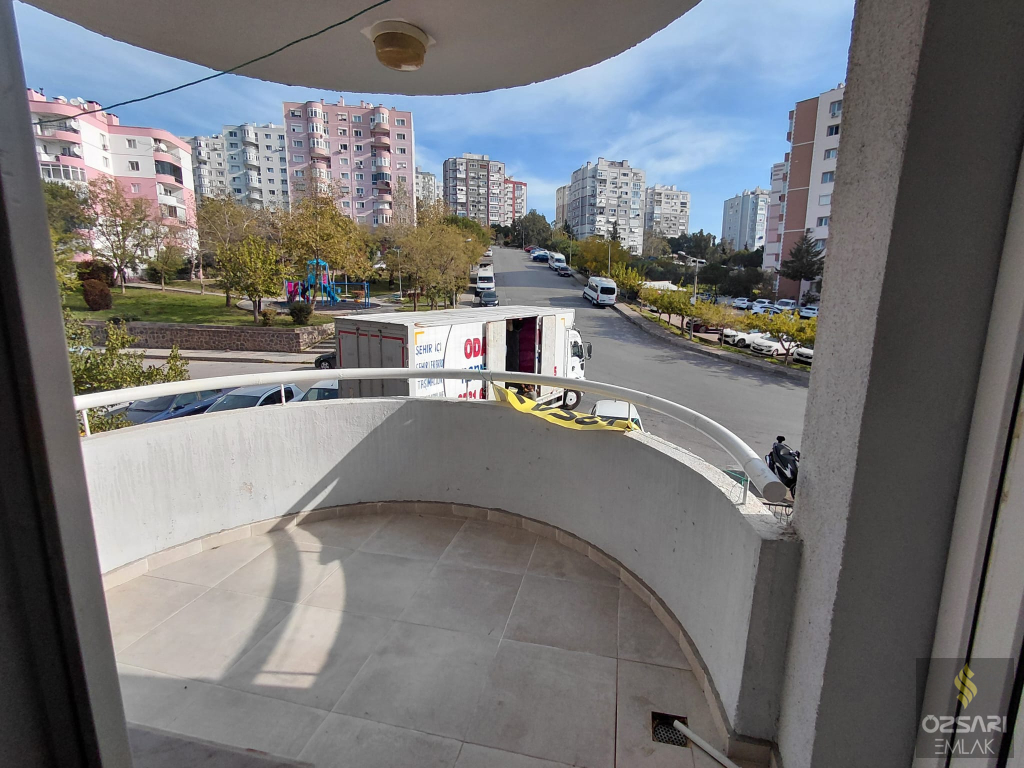 BORNOVA EVKA 4 3+1 YAPILI DOĞALGAZLI KİRALIK DAİRE