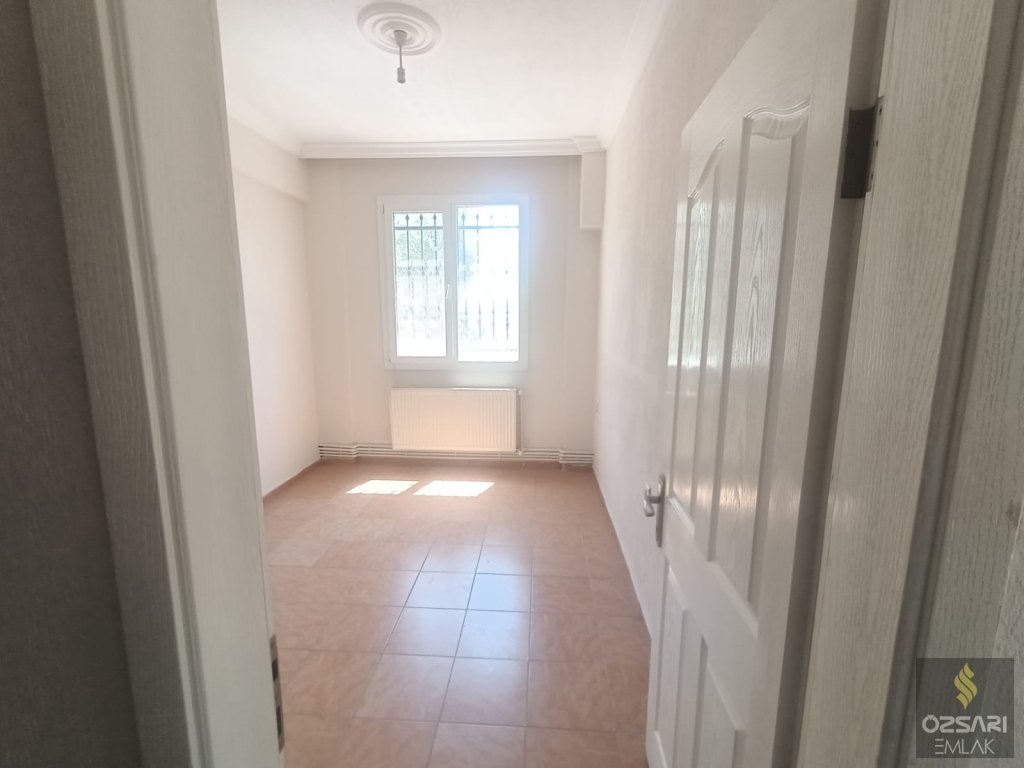 BORNOVA İNÖNÜ MAHALLESİNDE 2+1 DOĞALGAZLI KİRALIK DAİRE