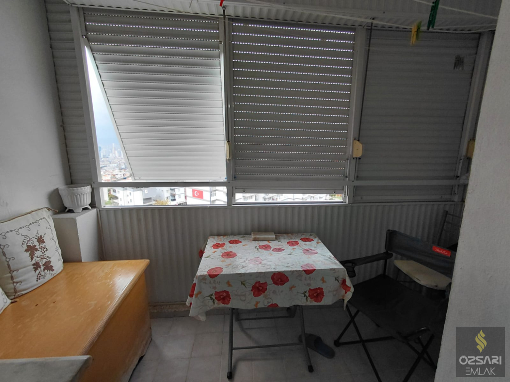 BORNOVA EVKA 4 YAPILI DENİZ MANZARALI 2+1 KAPALI MUTFAK FIRSAT DAİRE