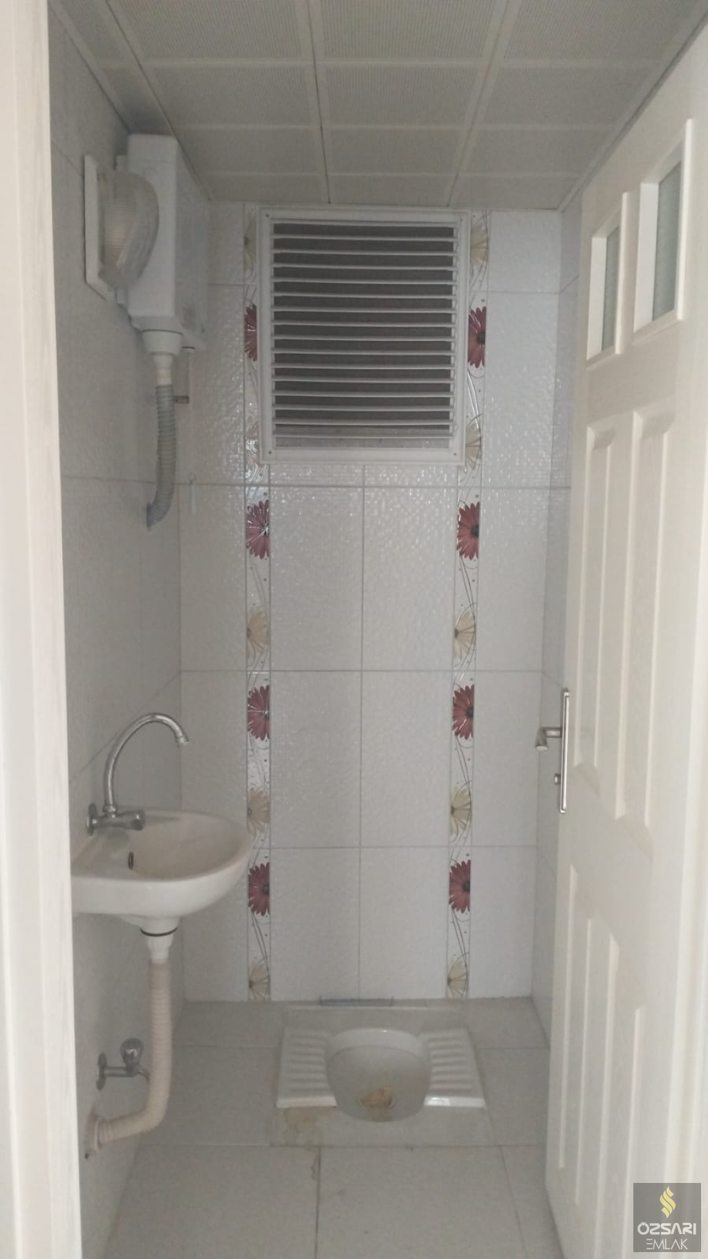 Bornova Atatürk mah. kiralık 3+1 doğalgazlı ve klimalı daire