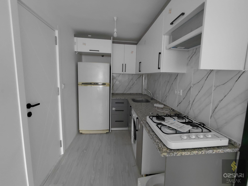 BORNOVA ATATÜRK MAHALLESİNDE 1+1 İKİADET FULL EŞYALI KLİMALI KİRALIK DAİRE YENİ