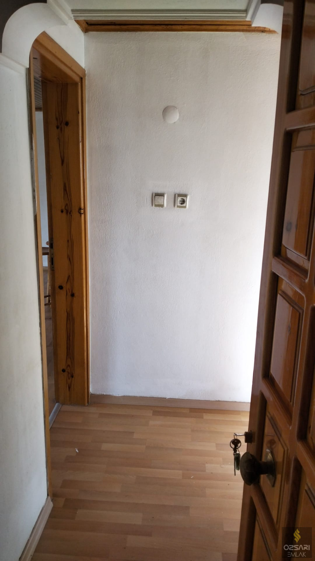 BORNOVA ATATÜRK MAHALLESİNDE KİRALIK TERASLI 1+1 DAİRE
