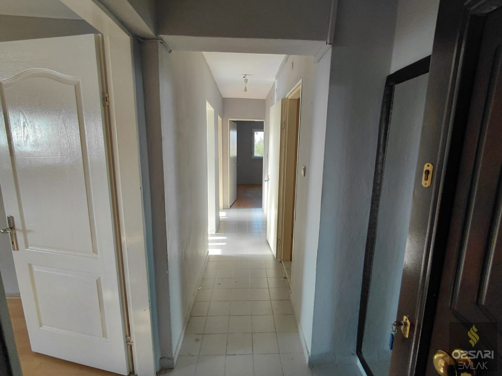 BORNOVA EVKA 4 2+1 GÜNEY CEPHE KİRALIK DAİRE