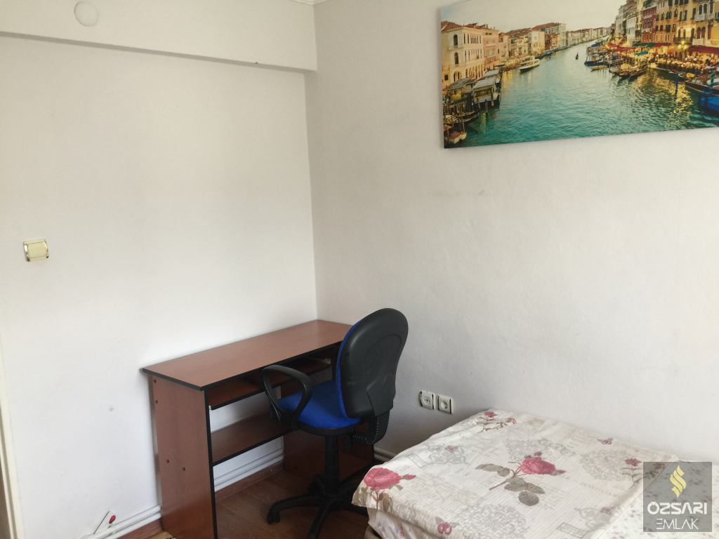 BORNOVA EVKA 4 MAHALLESİNDE FULL EŞYALI DOĞALGAZLI KLİMALI KİRALIK DAİRE