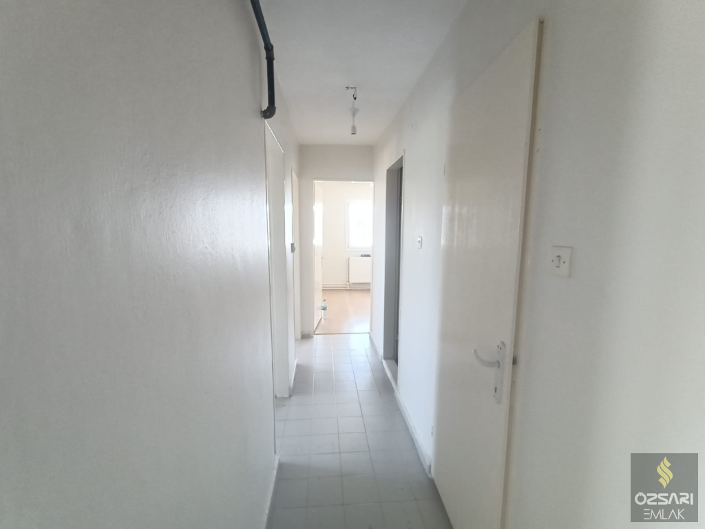 BORNOVA EVKA 4  MİGROS KARŞISI 2+1 DOĞALGAZLI KİRALIK DAİRE