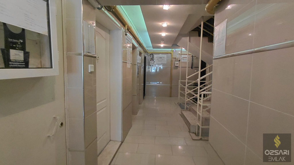 BORNOVA EVKA 4 2+1 DOĞALGAZLI FERAH KİRALIK DAİRE
