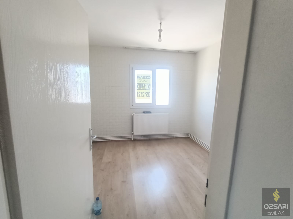 BORNOVA EVKA 4  MİGROS KARŞISI 2+1 DOĞALGAZLI KİRALIK DAİRE