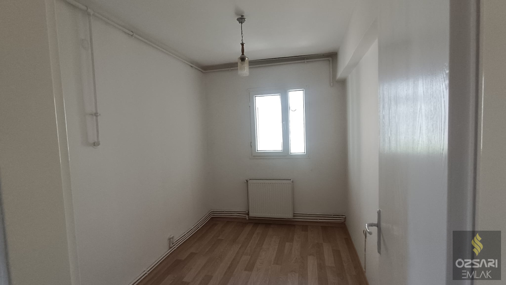 BORNOVA EVKA 4 3+1 DOĞALGAZLI KİRALIK DAİRE