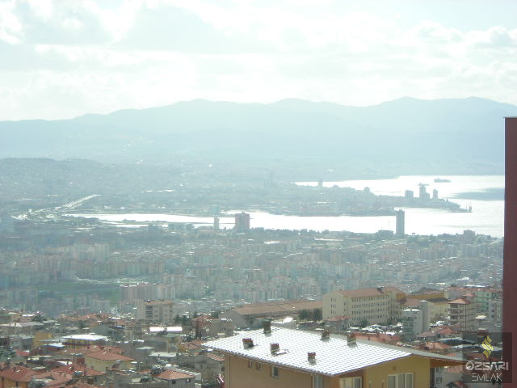 BORNOVA EVKA 4 YAPILI DENİZ MANZARALI 2+1 KAPALI MUTFAK FIRSAT DAİRE