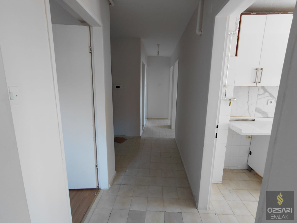 BORNOVA EVKA 4 3+1 GÜNEYCEPHE DOĞALGAZLI TEMİZ KİRALIK DAİRE