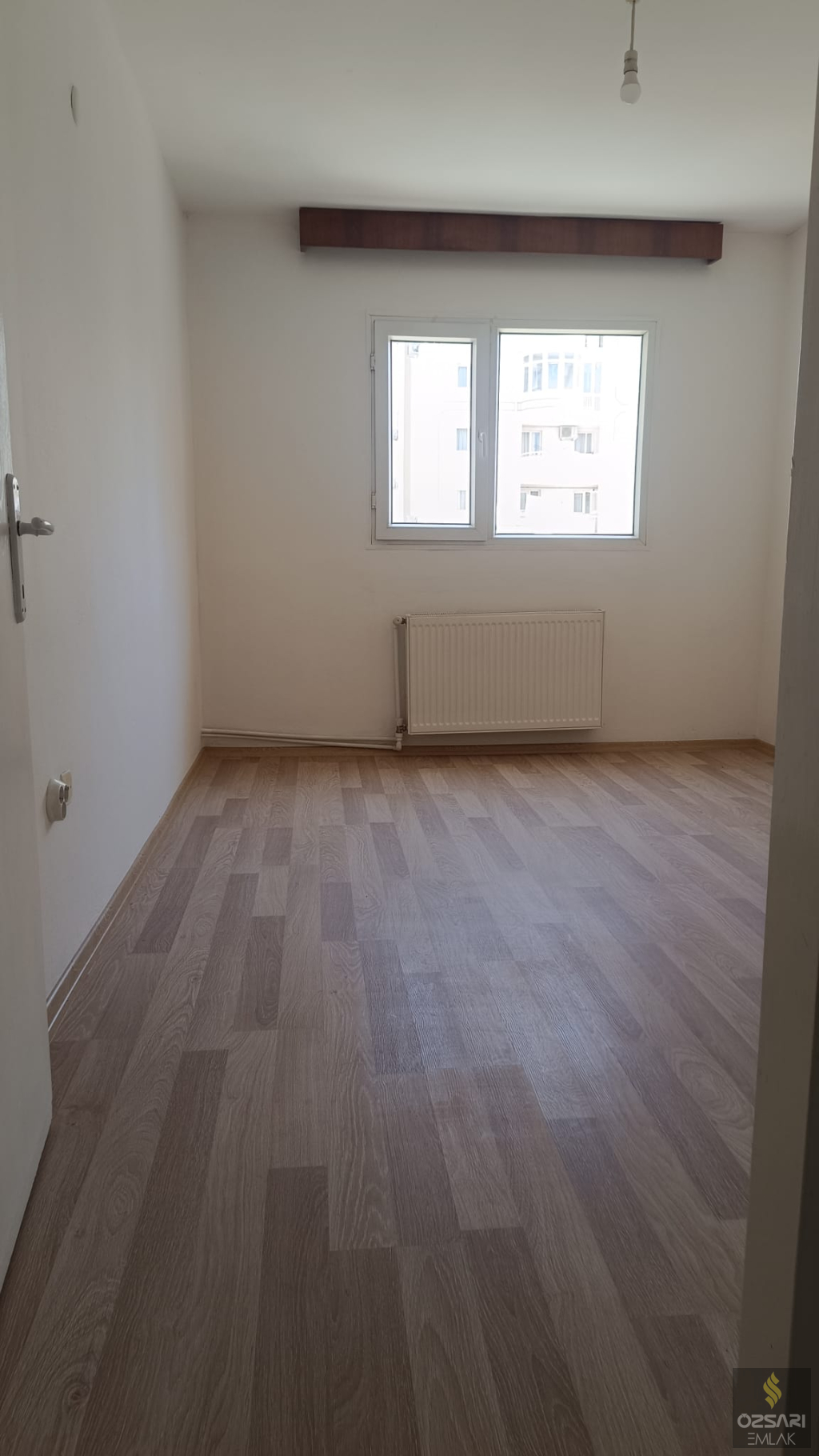 BORNOVA EVKA 4 3+1 DOĞALGAZLI KİRALIK DAİRE