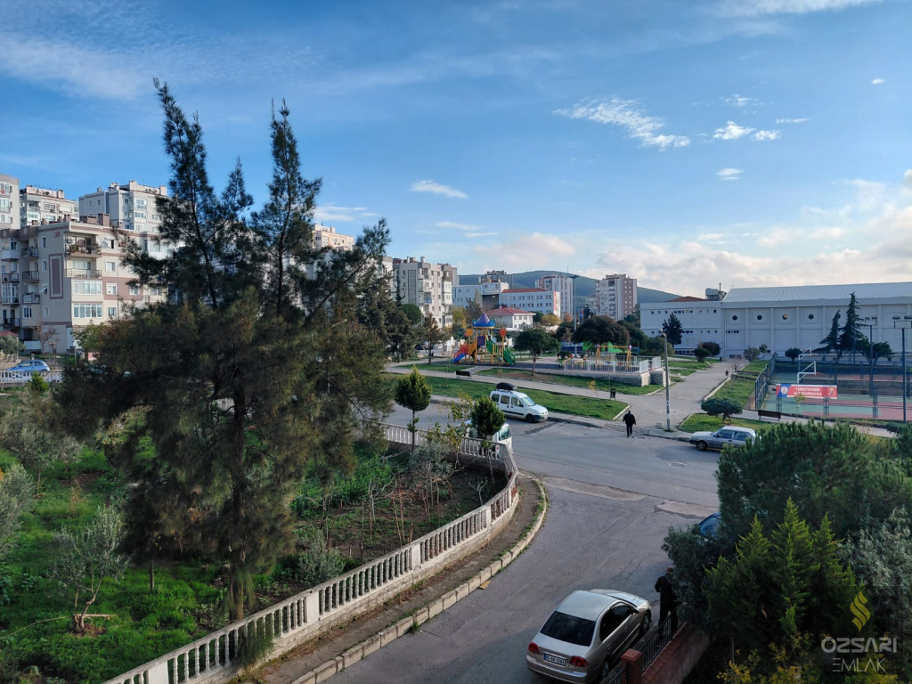 BORNOVA EVKA4 2+1 DOĞALGAZLI FERAH KİRALIK DAİRE