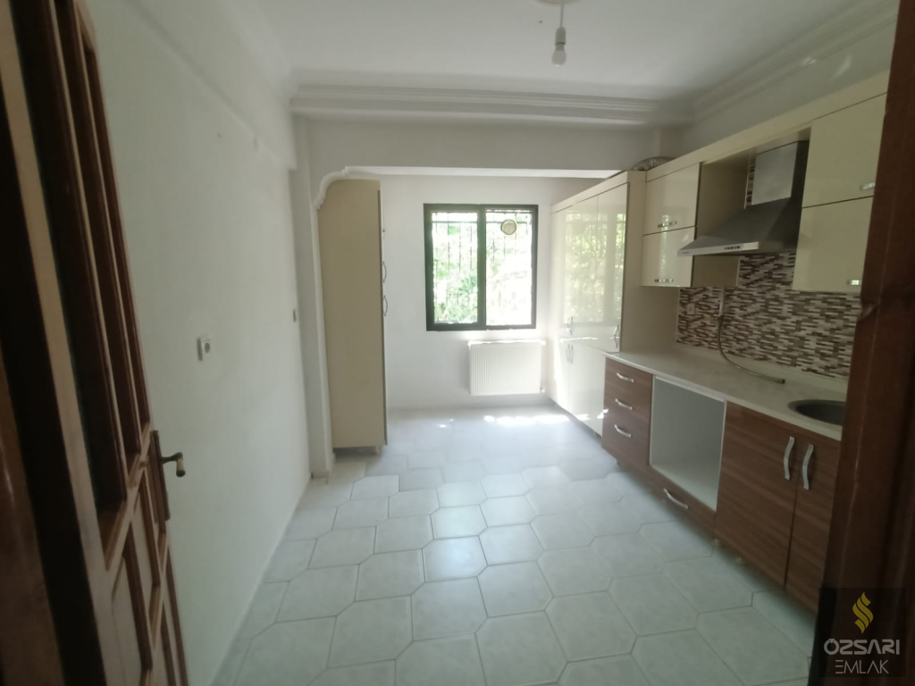BORNOVA İNÖNÜ MAHALLESİ SEYİT ŞANLI LİSESİNİN ARKASINDA KİRALIK DOĞALGAZLI DAİRE