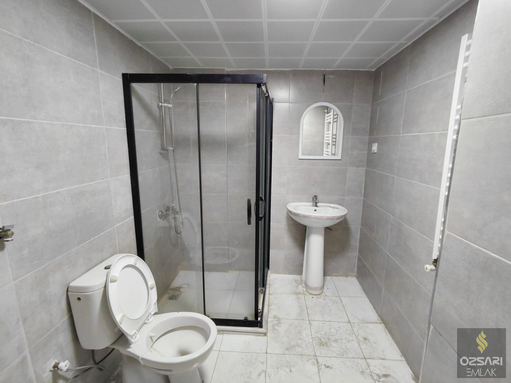 BORNOVA EVKA 4 3+1 GÜNEYCEPHE DOĞALGAZLI TEMİZ KİRALIK DAİRE