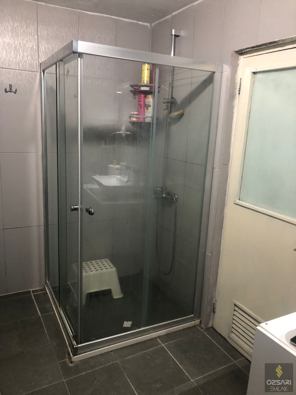 Bornova Atatürk mah deniz manzaralı 3 katlı satılık Bina