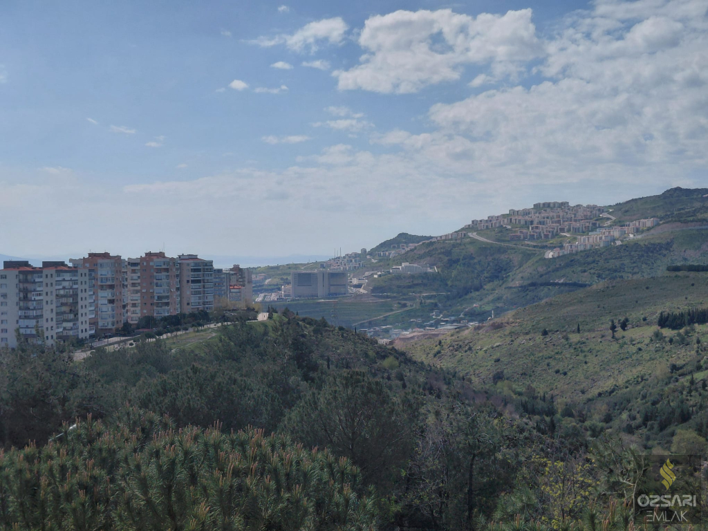 BORNOVA EVKA 4 FULL YAPILI GÜNEY CEPHE DOĞALGAZLI 3+1 KİRALIK DAİRE