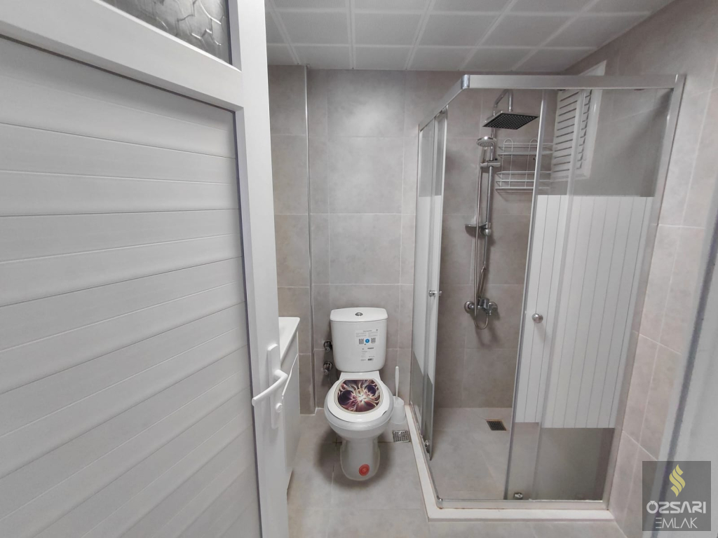 BORNOVA EVKA 1+1 DOĞALGAZLI YAPILI KAPALI MUTFAK KİRALIK DAİRE