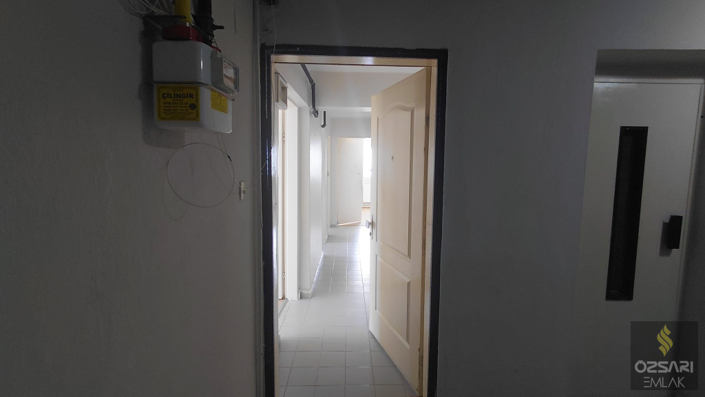 BORNOVA EVKA 4 2+1 DOĞALGAZLI FERAH KİRALIK DAİRE