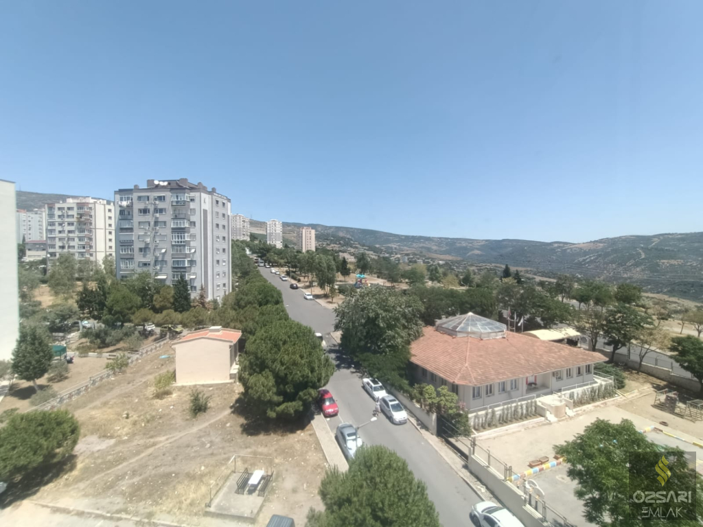 BORNOVA EVKA 4  MİGROS KARŞISI 2+1 DOĞALGAZLI KİRALIK DAİRE