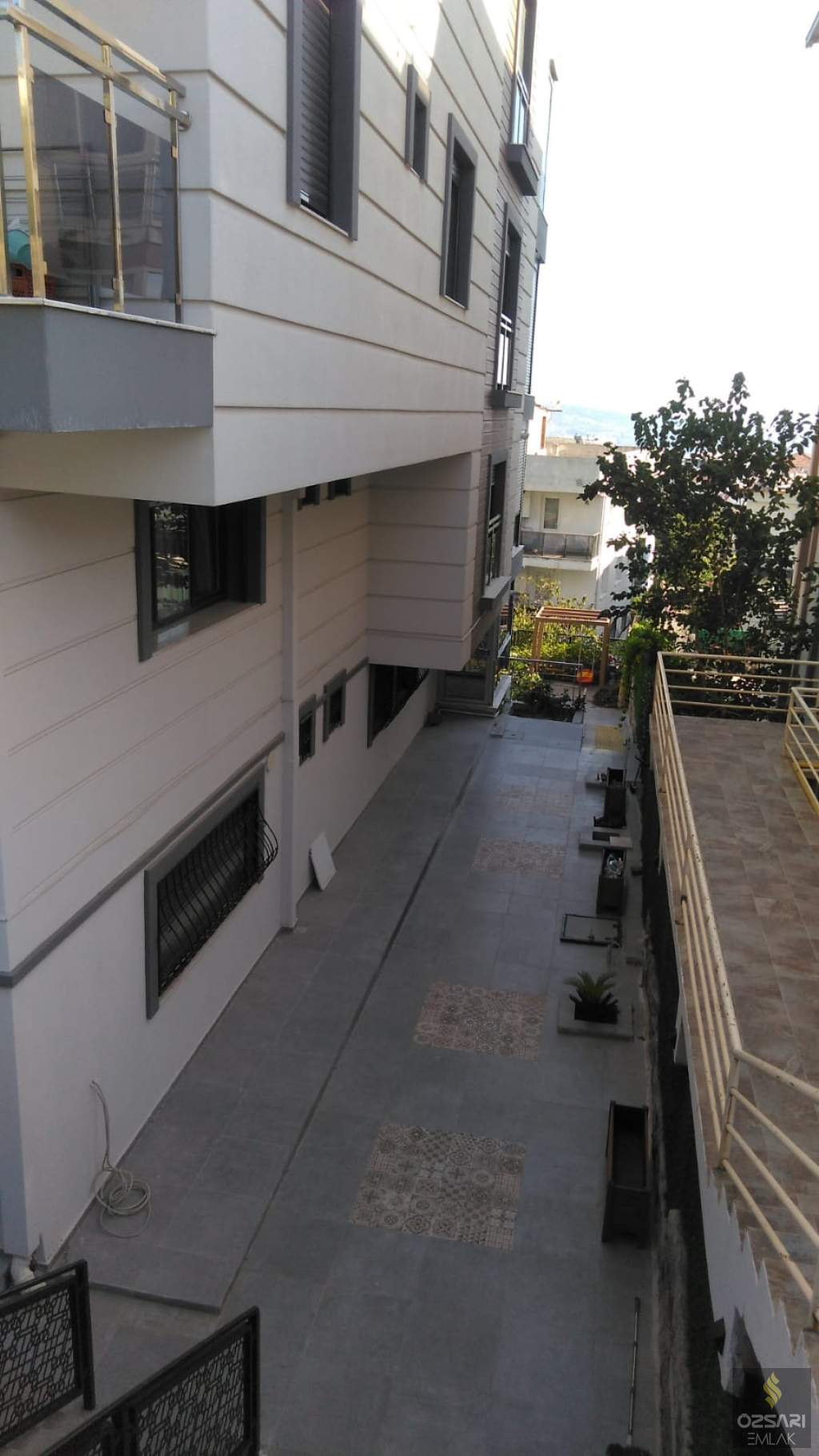 Bornova İnönü mah. 2+1 doğalgazlı klimalı,Deniz ve Bahçe manzaralı kiralık Daire