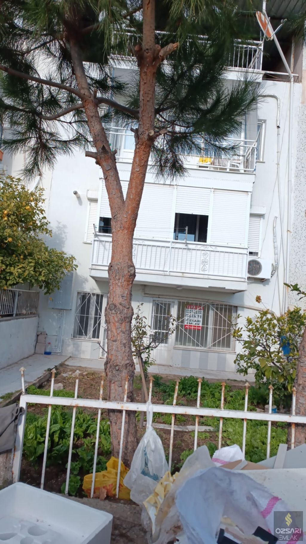 Bornova Atatürk mah. 3+1 doğalgazlı kiralik bahçe katı Daire