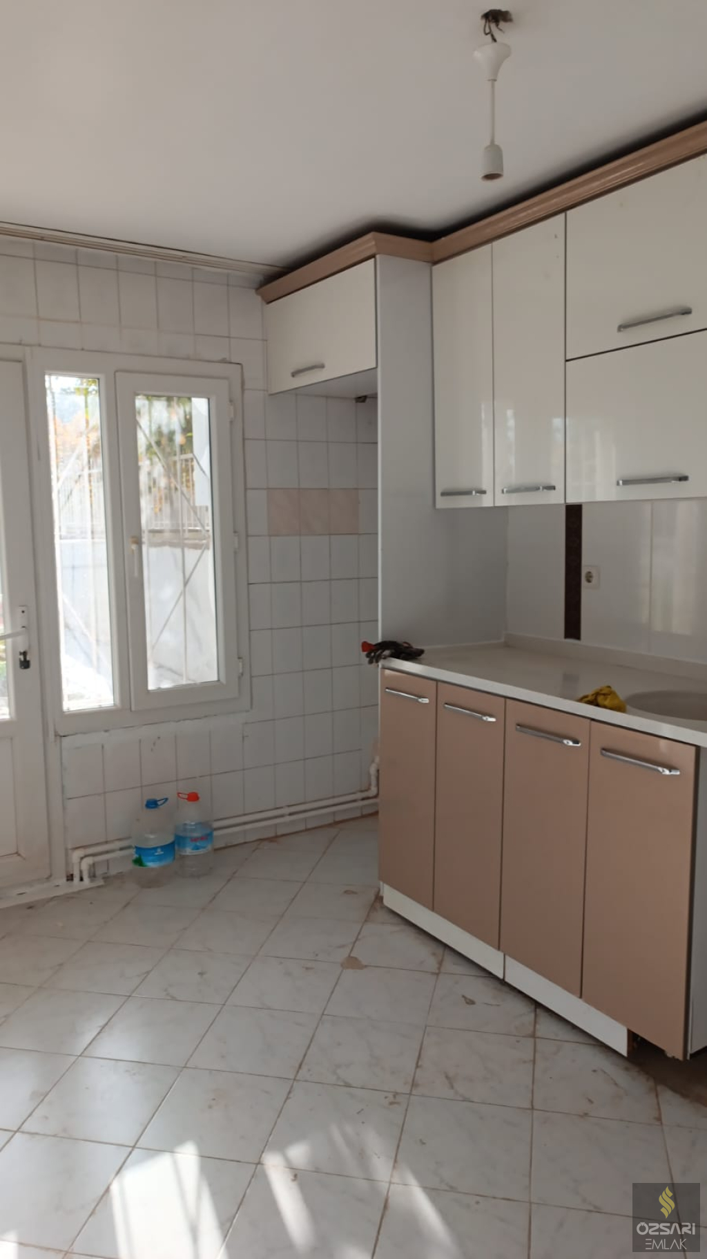 Bornova Atatürk mah. 3+1 doğalgazlı kiralik bahçe katı Daire