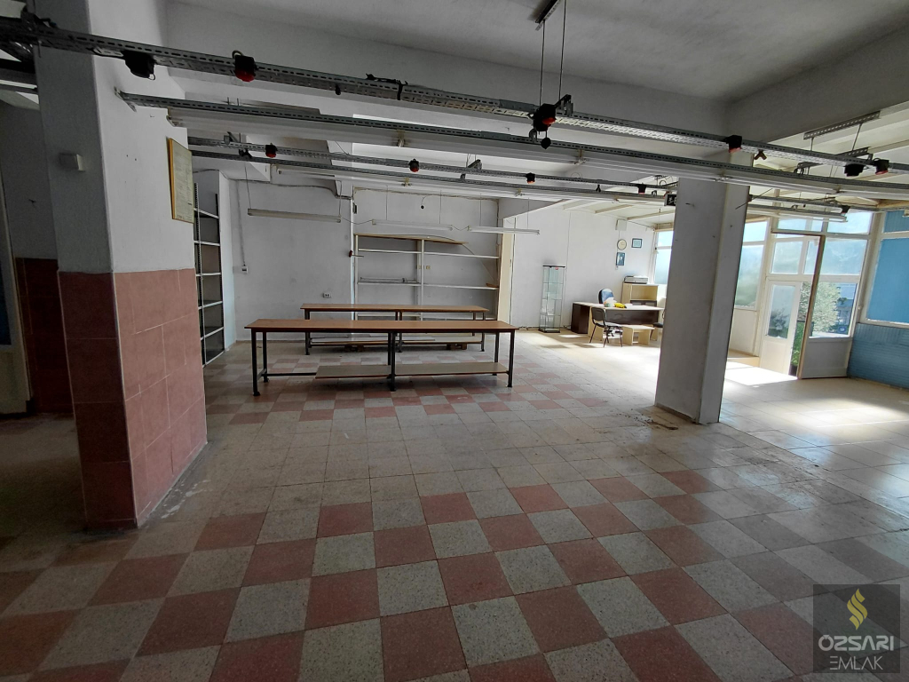 BORNOVA İNÖNÜ MAHALLESİNDE HER İŞE UYGUN KULLANIŞLI FERAH DÜKKAN