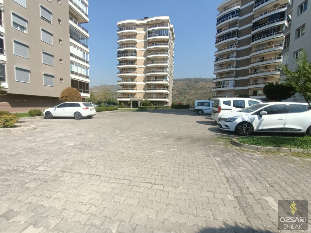 BORNOVA İNÖNU BARBAROS CADDESİNDE EGEYAŞAM EVLERİ SİTESİNDE 3+1FULL YAPILI DAİRE