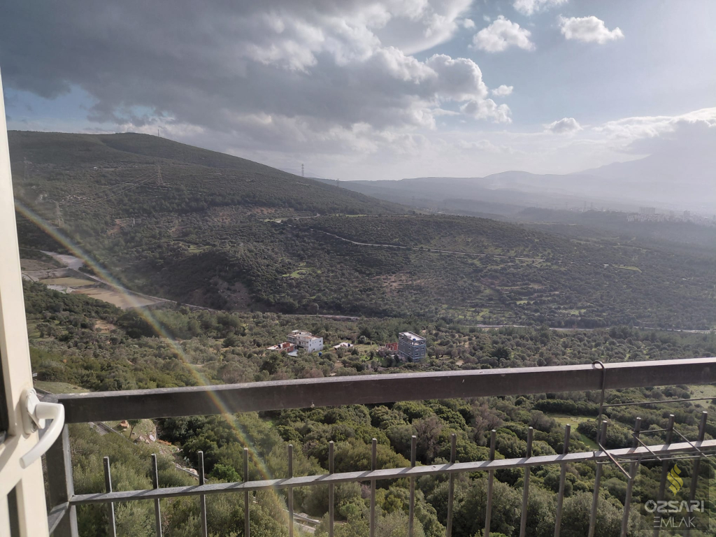 BORNOVA EVKA 4 1+1 EŞYASIZ KİRALIK DAİRE