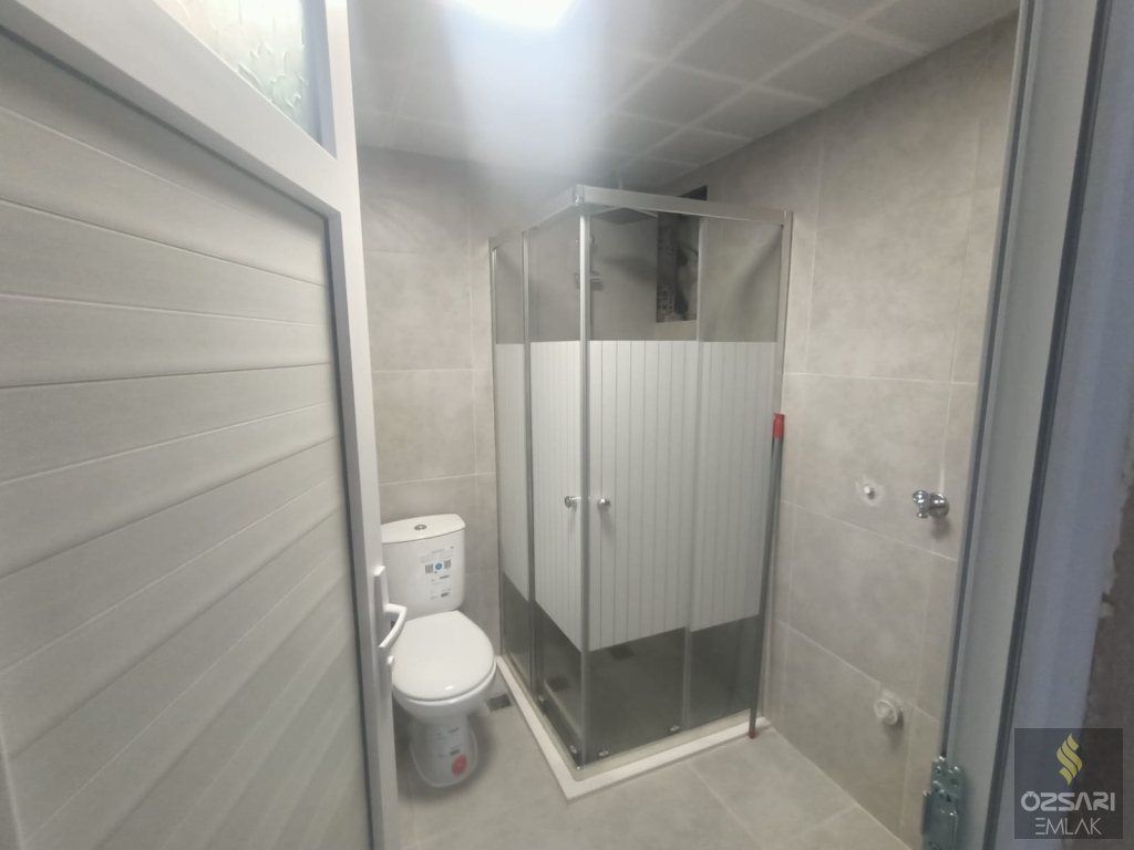 BORNOVA EVKA 1+1 DOĞALGAZLI YAPILI KAPALI MUTFAK KİRALIK DAİRE