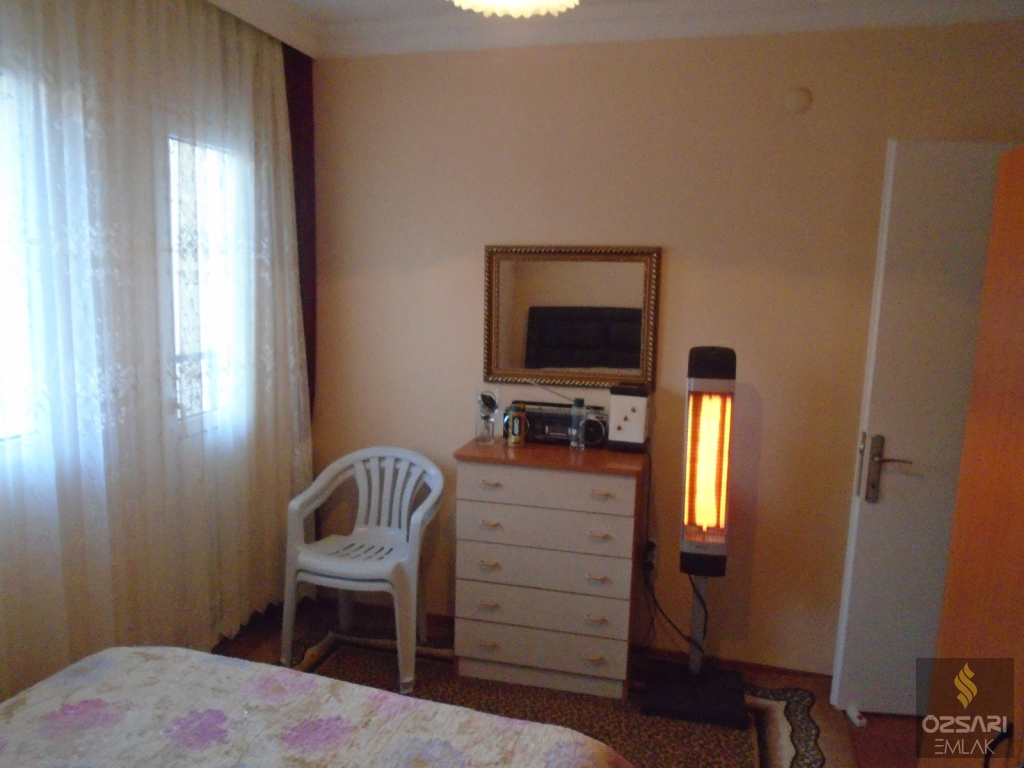 BORNOVA EVKA 4 MAHALLESİNDE FULL EŞYALI DOĞALGAZLI KLİMALI KİRALIK DAİRE
